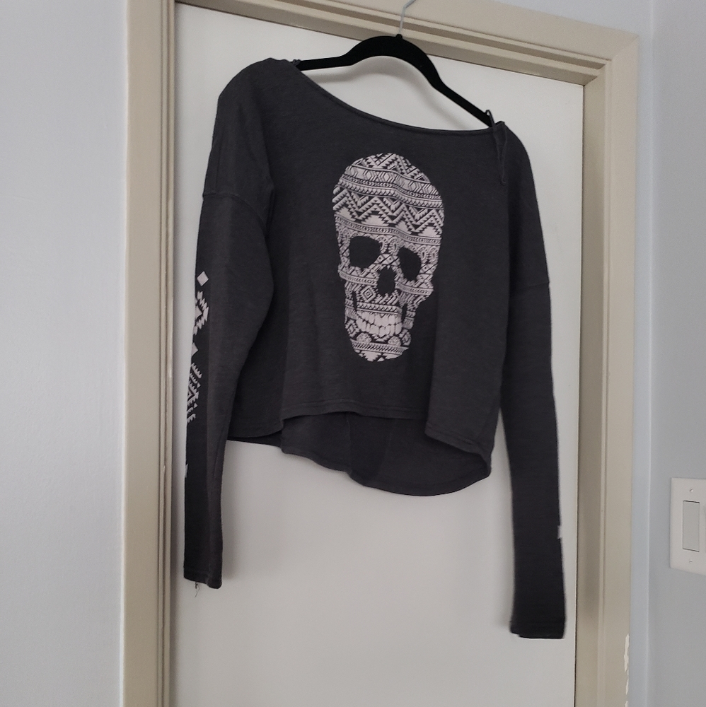 Crop skull sweater